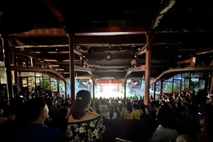 Nhà hát vẫn sáng đèn khi Hà Nội dừng hoạt động giải trí 