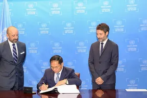 Bộ trưởng Ngoại giao Bùi Thanh Sơn ký Hiệp định về Biển cả