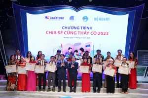 Những cuộc gặp gỡ bất ngờ, đầy nước mắt trong ‘Chia sẻ cùng thầy cô’