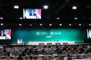 Thủ tướng: Biến đổi khí hậu là thách thức không có đường biên giới