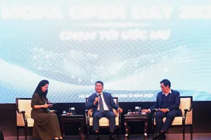 Thứ trưởng Ngoại giao ‘truyền lửa’ cho bạn trẻ về nghề ngoại giao