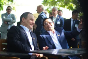 Hình ảnh Thủ tướng Phạm Minh Chính và Thủ tướng Belarus uống cà phê, thăm Cột cờ Hà Nội 