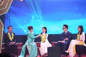 'Cô giáo không tay' nhận danh hiệu Thanh niên sống đẹp