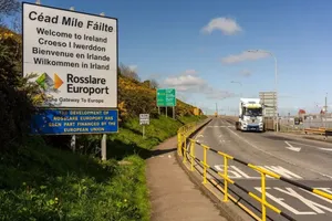 Phát hiện 3 người được cho là công dân Việt Nam trong xe container đông lạnh ở Ireland