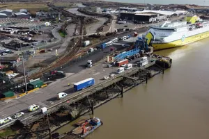 Thông tin về việc giải cứu 7 người nhập cư được cho là công dân Việt Nam trong xe tải tại Anh