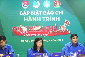 Hàng trăm đại biểu tham gia hành trình 'Điện Biên Phủ - Khát vọng non sông' 