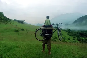 Lý do khiến 'Cha cõng con', phim sản xuất năm 2017 bất ngờ trở lại rạp