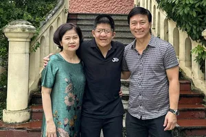 Sau khi tốt nghiệp, con trai diễn viên Quốc Tuấn chuẩn bị làm phẫu thuật