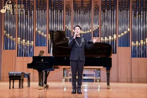 'Cô gái vót chông' giúp giọng ca phi giới tính giành chiến thắng tại Trung Quốc