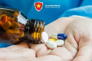 Gặp triệu chứng bất thường khi uống xong thuốc mua trên mạng