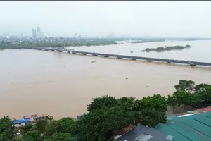 Lũ trên sông Hồng dưới báo động 3 và đang xuống