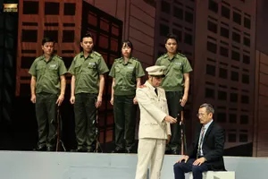 Tiền bán vé vở kịch 'Bản danh sách điệp viên II' sẽ ủng hộ đồng bào bị bão lũ