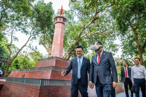 Hoà mình vào những phút giây lịch sử của thủ đô với kính thực tế ảo