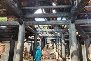Cháy chùa Phổ Quang 800 tuổi: Cục Di sản văn hoá chỉ đạo khẩn về bảo vật quốc gia Bàn thờ Phật