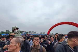 Hàng ngàn người chen chân vào xem Triển lãm Quốc phòng Quốc tế Việt Nam 2024