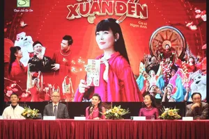 Ca sĩ Ngọc Anh 3A rủ họ hàng tham gia MV 'Rộn ràng xuân đến'