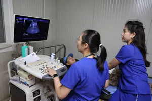 Nhân ngày 8- 3, y bác sĩ Việt Nam ở Châu Phi có hành động nhận được sự cảm kích 