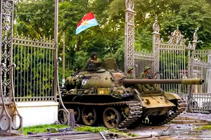 Tặng miễn phí 700 bức ảnh phục dựng xe tăng 846 tiến vào Dinh Độc Lập