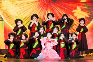 'Vietnam Iconic Runway': Tôn vinh giá trị truyền thống dân tộc Việt