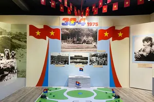 Trưng bày gần 150 tài liệu, hiện vật 50 năm 'Non sông liền một dải'