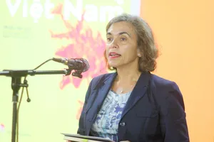 Ra mắt tập thơ 'Cùng Việt Nam' về đề tài phản chiến từng bị cấm xuất bản ở Tây Ban Nha