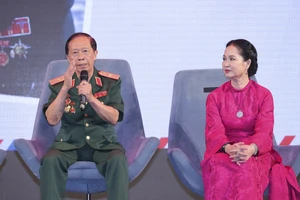 Thiếu tướng Hồ Sỹ Hậu, NSND Lan Hương nói về lòng yêu nước