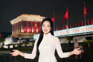 Ca sĩ Huyền Trang nói về khoảnh khắc gây xúc động khi hát về Bác