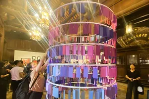 Sĩ tử đổ về Văn Miếu - Quốc Tử Giám viết điều ước lên cây điều ước