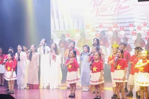 50 em nhỏ quay MV 'Vút bay lên Việt Nam' dịp kỷ niệm 80 năm Quốc khánh