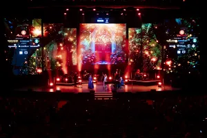 Nhóm nhạc huyền thoại Secret Garden dẫn gần 4.000 khán giả vào 'khu vườn bí mật'