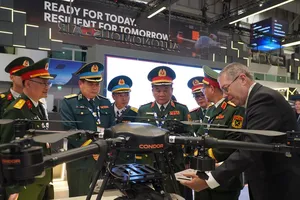 Đoàn đại biểu cấp cao Bộ Quốc phòng Việt Nam dự Triển lãm Hàng không Dubai 