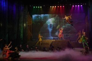 Nghệ sĩ cải lương không còn được bay trên sân khấu