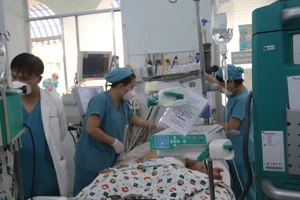 Cảnh báo trẻ mắc sốt xuất huyết trở nặng, tử vong