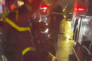 Cứu kịp thời người đàn ông rớt cống