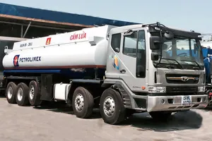 Tối 9-10, TP.HCM huy động 80 xe bồn chở hàng về các cây xăng