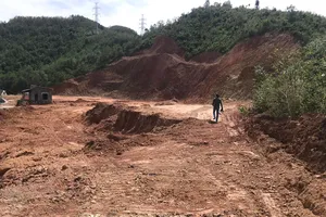 Điều tra: Xin san gạt rồi biến khu đồi thành mỏ đất 'chui'