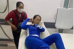 Một doanh nhân vung gậy đánh nữ nhân viên trên sân golf nhập viện 