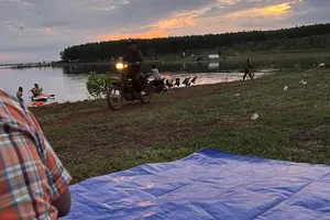 Khách du lịch 'bụi' bị trấn lột ở hồ Trị An - Bài 2: 'Không đóng tiền, coi có yên được không?'