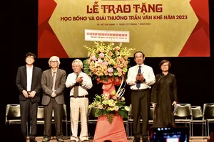 Lần đầu tiên trao giải thưởng và học bổng Trần Văn Khê 