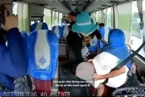 Tài xế bất ngờ bị đột quỵ khi đang chở khách