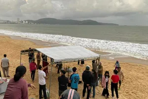 Phát hiện 1 thi thể nam giới trôi dạt trên biển Quy Nhơn