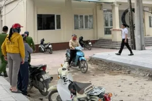 Truy bắt tên cướp ngân hàng mang theo vật liệu nổ và dao 