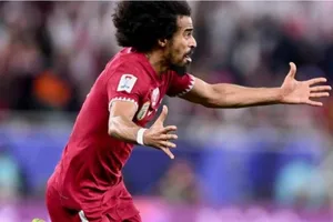 Akram Afif... 'đong tất'