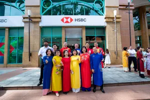 Doanh nhân, nhà ngoại giao nước ngoài chơi Tết Nguyên đán