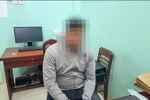 Tạo tin giả bị cướp để gia đình thương cho tiền trả nợ