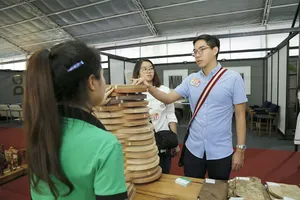 Doanh nghiệp đang rất cần nguồn vốn giá rẻ để phục hồi sản xuất, kinh doanh. Ảnh: QUANG HUY