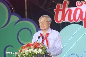 Phó Thủ tướng Thường trực Nguyễn Hòa Bình dự Đêm hội Trăng rằm tại Đắk Lắk 