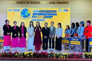 Gen Z thi tài bình luận quốc tế