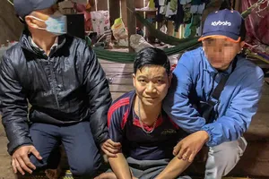 Người đàn ông ở Phú Yên tàng trữ 3 khẩu súng trong nhà