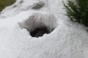 Mưa đá xuất hiện giữa mùa khô ở Lạc Dương